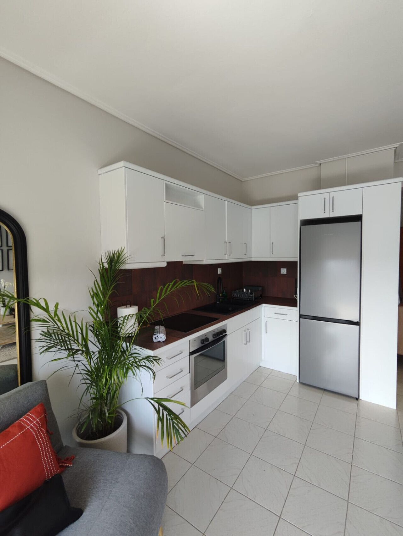 Refrigerador, horno, parrilla de estufa y cafetera y tetera 