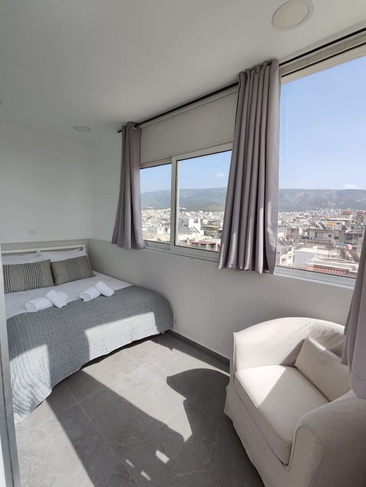 1 habitación, tabla de planchar con plancha, wifi y ropa de cama 