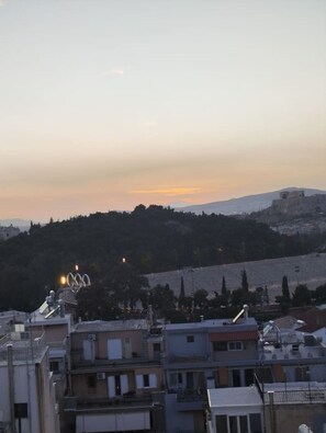A residential area with buildings and a hill in the background. - Rooftop Serenity in Pangrati | Jacuzzi, 2 Terraces & Acropolis Views in Central Athens (Athina)