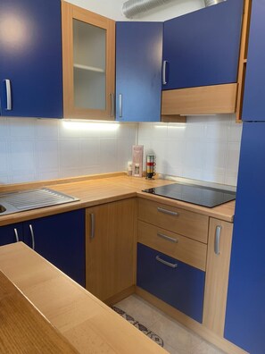 Fridge, microwave, coffee/tea maker, highchair