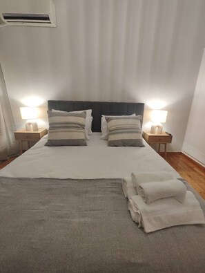 2 habitaciones, tabla de planchar con plancha, wifi y ropa de cama 