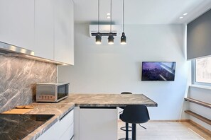 Dishwasher, coffee/tea maker, toaster, high chair