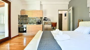 1 Schlafzimmer, Schreibtisch, Bügeleisen/Bügelbrett, Reisekinderbett