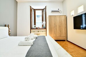 2 bedrooms, desk, iron/ironing board, travel cot