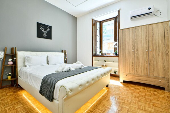 2 bedrooms, desk, iron/ironing board, travel cot - Cozy Flat in Central Athens - Iris (Athina)