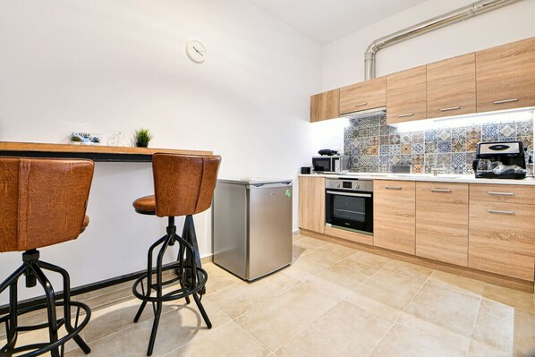 Fridge, microwave, oven, stovetop