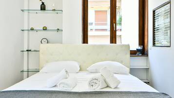 1 soveværelse, skrivebord, strygejern/strygebræt, weekendseng