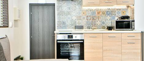 Refrigerador, microondas, horno, placa de cocina