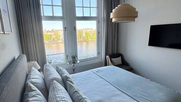 2 slaapkamers, een strijkplank/strijkijzer, reisbedje, gratis wifi