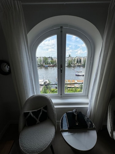 Grand Amstel Residence | Expansive Two-Story Riverfront Apartment in Central Amsterdam