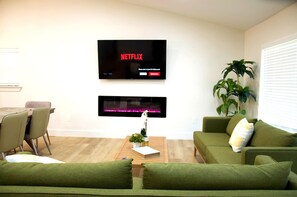 Smart TV, fireplace