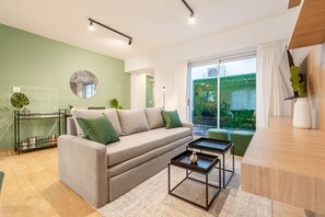 Een smart-tv en een kantoor