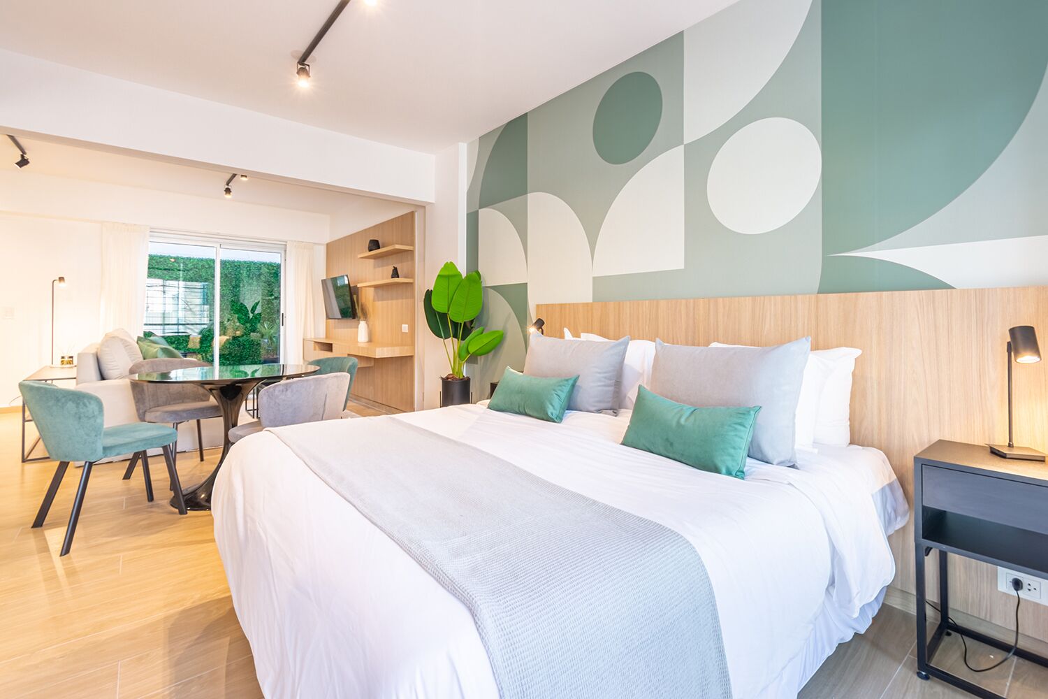 Bureau, fer et planche à repasser, Wi-Fi gratuit, draps fournis