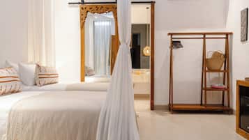 Habitación estándar, balcón, vistas al jardín | Ropa de cama de alta calidad, colchones con acolchado adicional, minibar