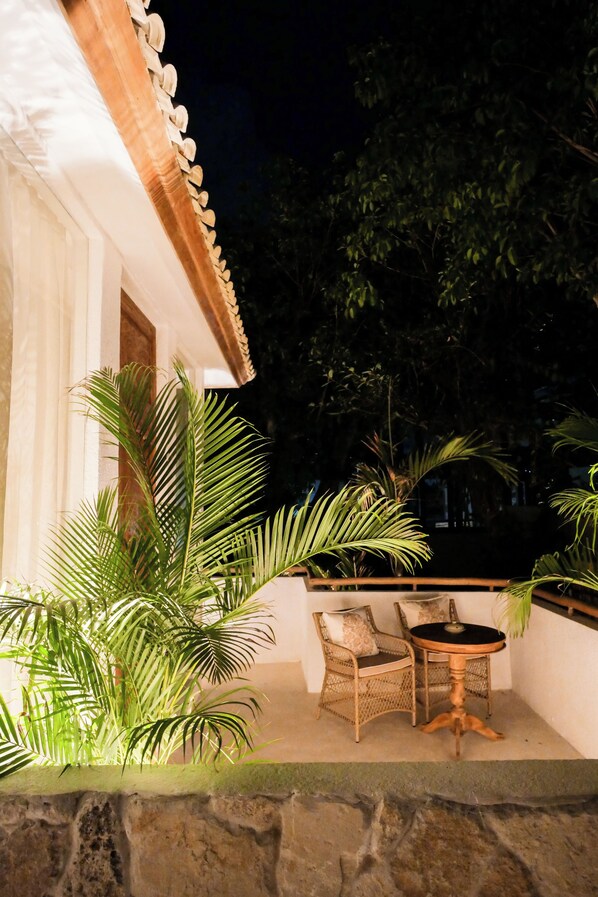 Standaard kamer, balkon, uitzicht op tuin | Luxe beddengoed, pillowtop-bedden, een minibar, een bureau