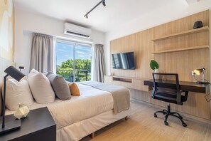 Bureau, fer et planche à repasser, Wi-Fi gratuit, draps fournis