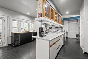 Fridge, microwave, oven, coffee/tea maker