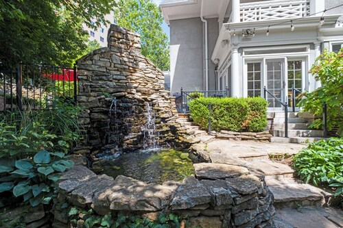 Southmoreland Mansion and Guest House on the Plaza  |  Sleeps 28!