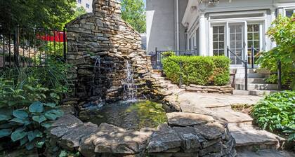 Southmoreland Mansion and Guest House on the Plaza | Sleeps 28!