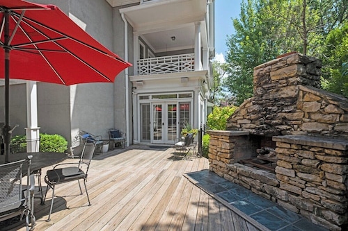Southmoreland Mansion-Sleeps 28!