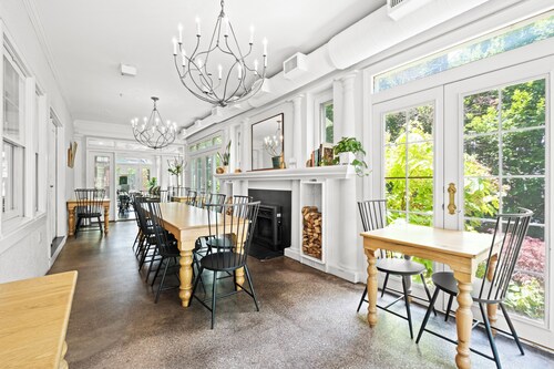 Southmoreland Mansion and Guest House on the Plaza  |  Sleeps 28!