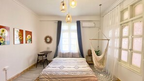 Basic dubbelrum - 1 kingsize-säng - icke-rökare - utsikt mot trädgården | Utsikt mot innergård