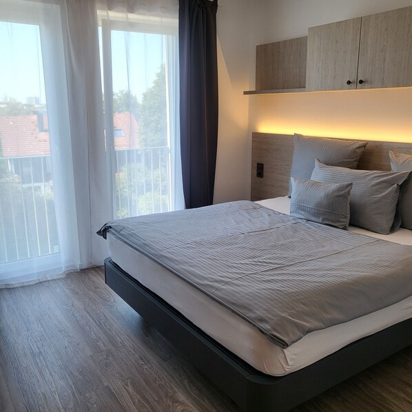 Classic Double Room, City View | Desk, laptop workspace, blackout drapes, iron/ironing board - Bader Aparthotel (Unterschleißheim)