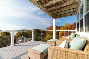 Leeward Premium Harbor View King | Terrace/patio