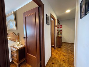3 bedrooms, iron/ironing board, bed sheets - Vete Polo Segau, house for 6 people in Següencu, Cangas de Onís (Cangas de Onís)