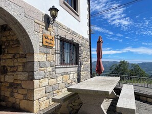Outdoor dining - Vete Polo Segau, house for 6 people in Següencu, Cangas de Onís (Cangas de Onís)