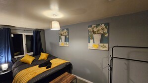 4 Schlafzimmer, Bügeleisen/Bügelbrett, WLAN, Bettwäsche
