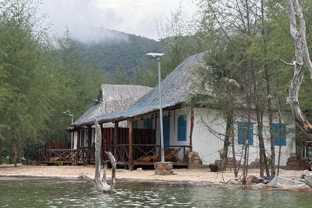 Ocean Breeze Two Bed Bungalow | 1 bedroom, individually decorated, individually furnished, desk