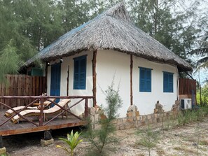 Ocean Breeze King With Bathtub Bungalow | Hypo-allergenic bedding, individually decorated, individually furnished - Dugong Bay Eco Resort Phu Quoc (Phu Quoc)