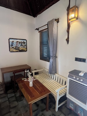 Forest Nest with King Bed Bungalow | 1 bedroom, individually decorated, individually furnished, desk