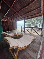 Ocean Breeze King With Bathtub Bungalow | Living area