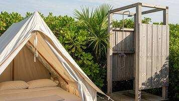 Tält | 1 sovrum, individuell inredning, unika möbler och skrivbord