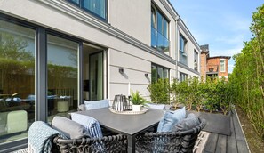 Outdoor dining - Luxury duplex apartment with terrace and free SPA use (Sylt)