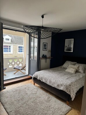 3 slaapkamers, een strijkplank/strijkijzer, gratis wifi, beddengoed