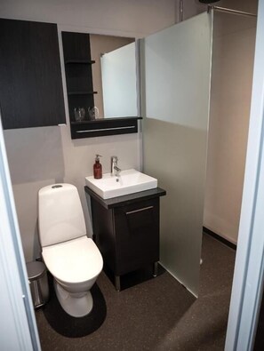 Single Room | Bathroom