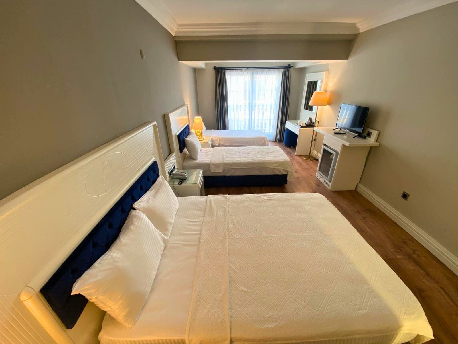Family Quadruple Room | In-room safe, desk, blackout drapes, soundproofing