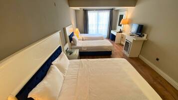 Family Quadruple Room | In-room safe, desk, blackout drapes, soundproofing