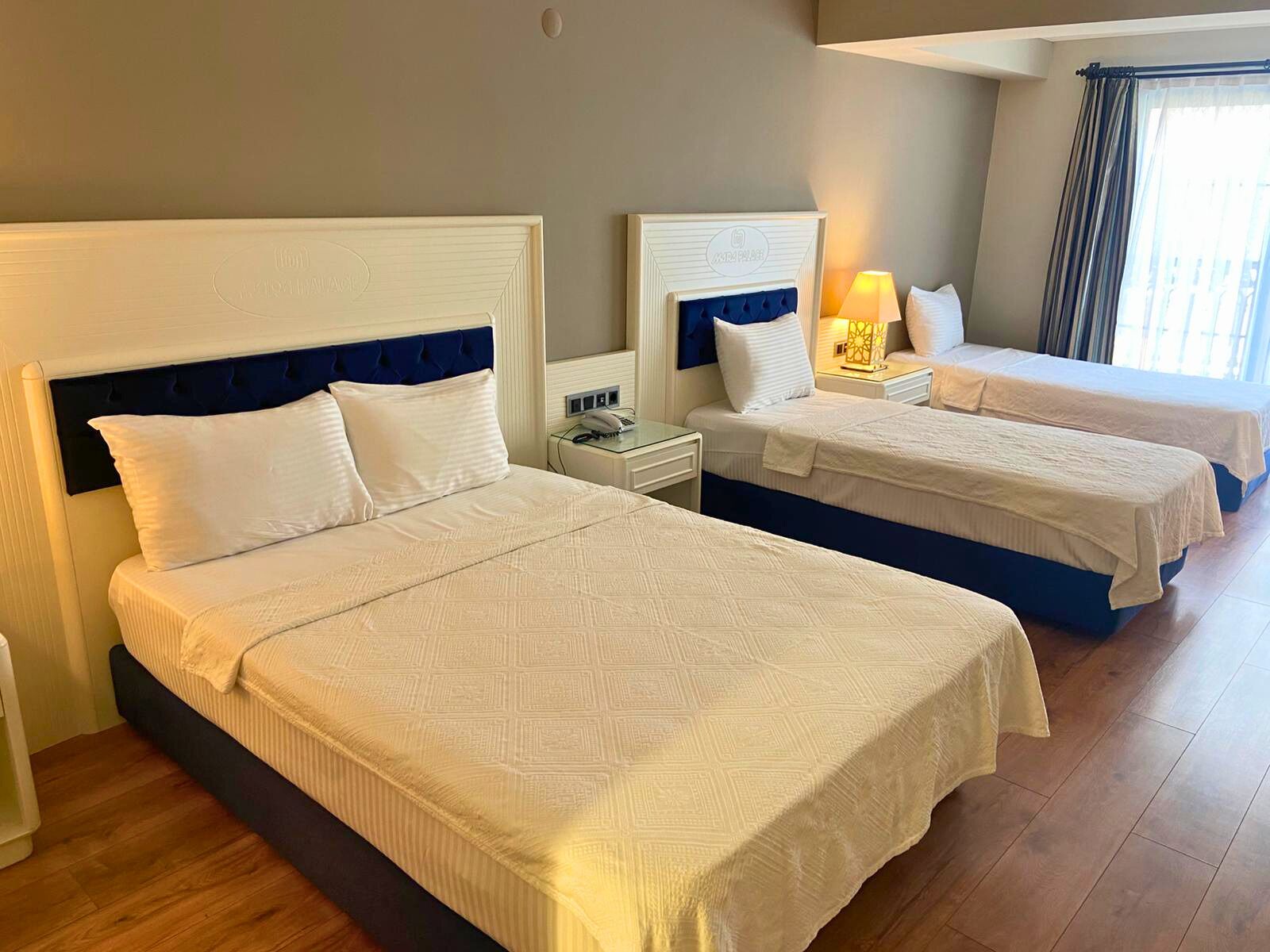 Chambre Quadruple Familiale | Coffres-forts dans les chambres, bureau, rideaux occultants