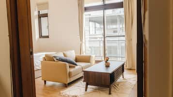 Comfort Quadruple Room, Balcony | Living area