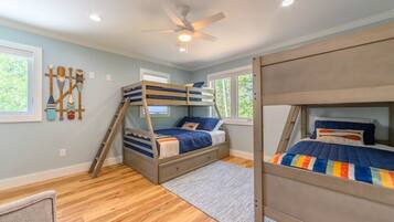 3 habitaciones, tabla de planchar con plancha, wifi y ropa de cama