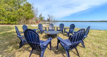 Lake|King|Kayaks|Game room|Firepit|AC|Dock