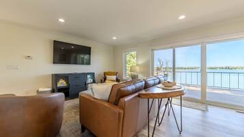 Fernseher, Tischtennisplatte