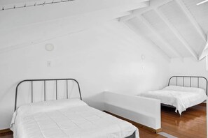 1 bedroom, travel cot, free WiFi, bed sheets