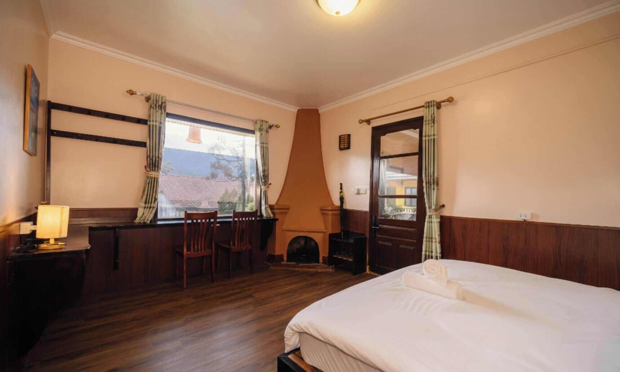 Signature Double Room, Mountain View | Desk, laptop workspace, soundproofing, iron/ironing board