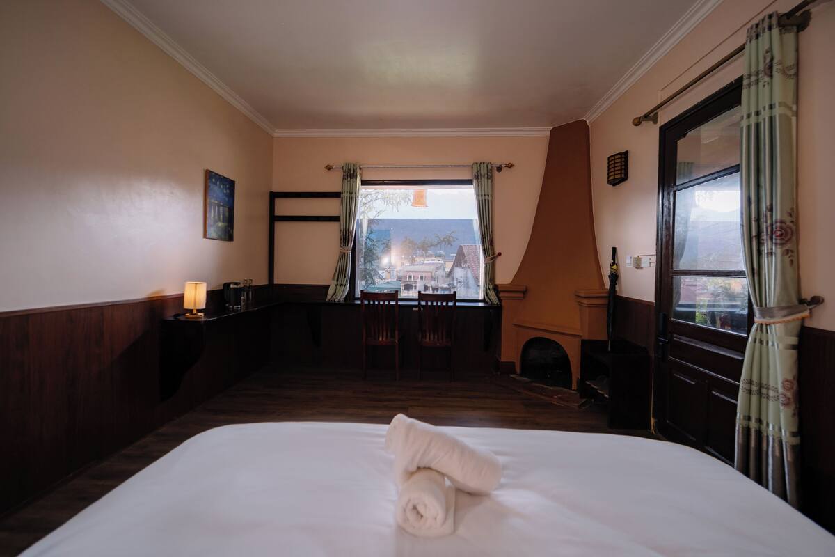 Superior Double Room, Mountain View | Desk, laptop workspace, soundproofing, iron/ironing board