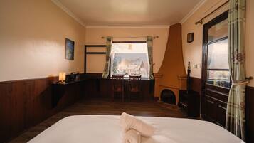 Signature Double Room, Mountain View | Desk, laptop workspace, soundproofing, iron/ironing board